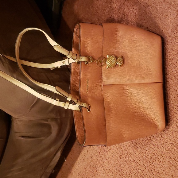 Michael Kors medium pebbled leather tote bag. Pinkish/Blush colored..BONUS CHARM - Picture 8 of 8